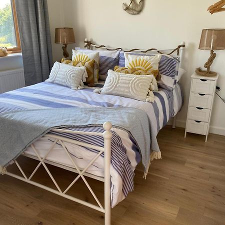 Oak Valley Lodges & Camping Pett 외부 사진