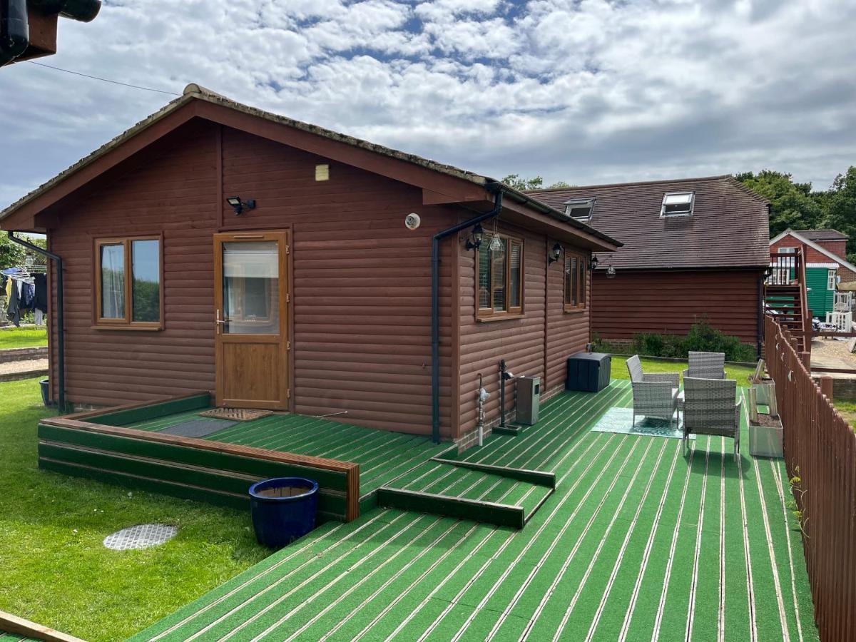 Oak Valley Lodges & Camping Pett 외부 사진