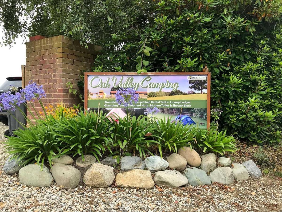 Oak Valley Lodges & Camping Pett 외부 사진