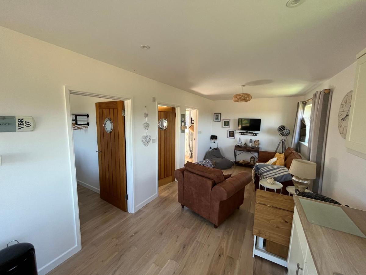 Oak Valley Lodges & Camping Pett 외부 사진