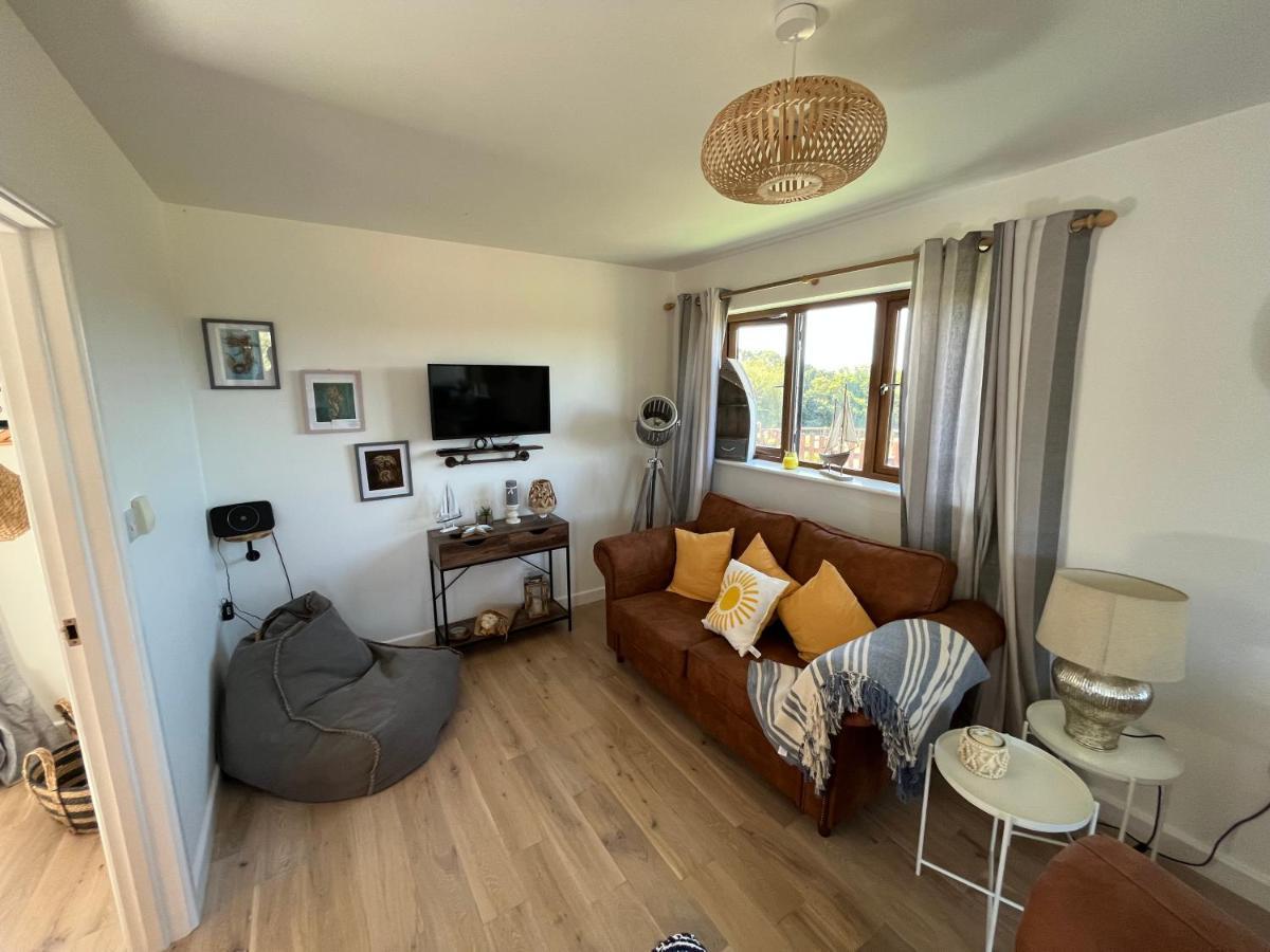 Oak Valley Lodges & Camping Pett 외부 사진