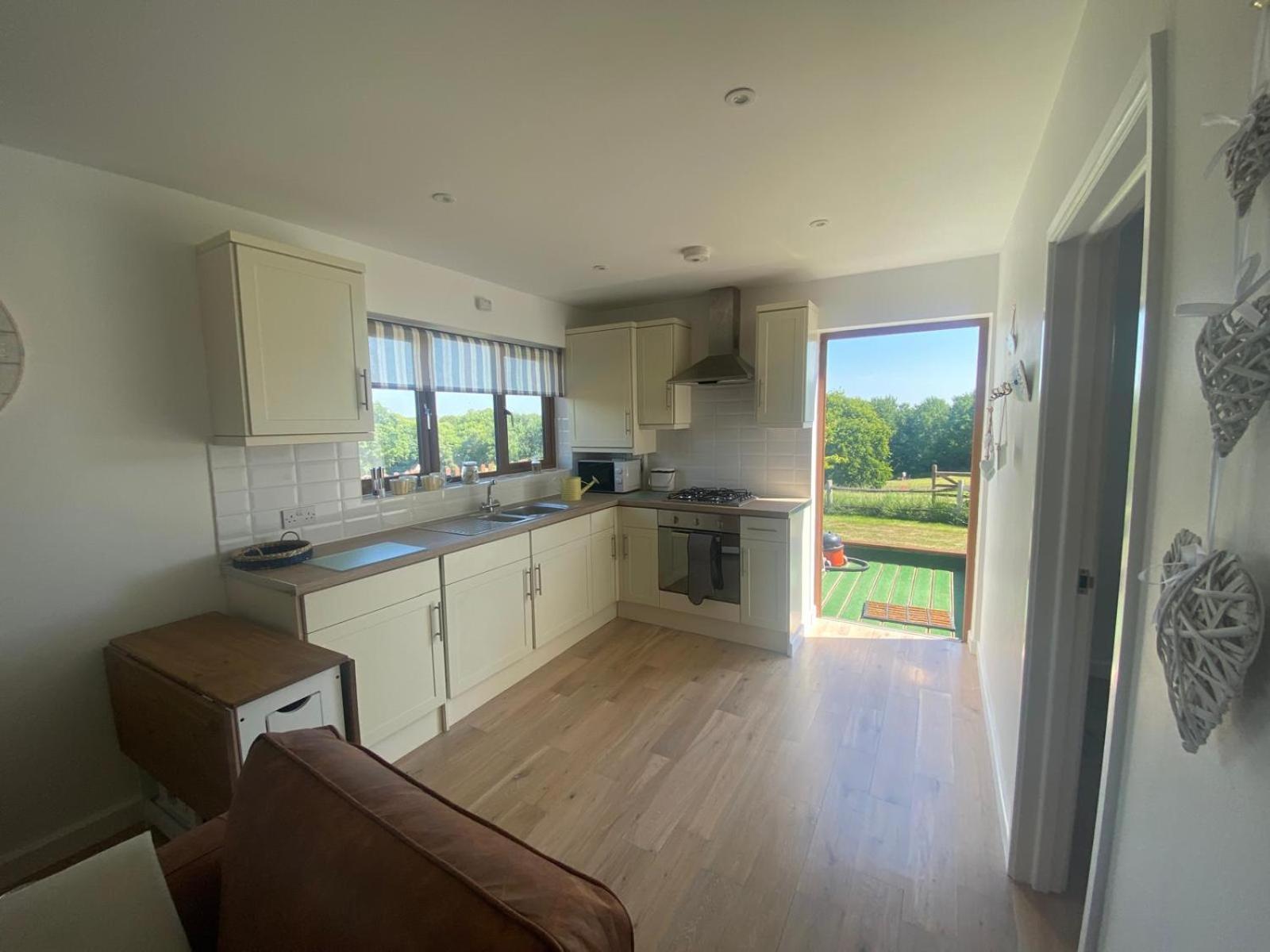 Oak Valley Lodges & Camping Pett 외부 사진